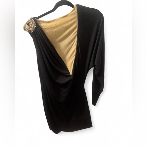 Elegant One-Shoulder Black Dress with Embellished Shoulder - Picture 3 of 5
